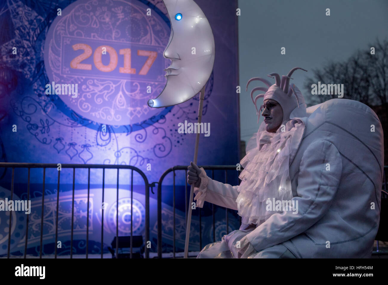 Moskau, Russland. 31. Dezember 2016, Straßentheater Leistung Schauspieler während der Feier 2017 neue Jahr im Bezirk Moskau, Russland Stockfoto