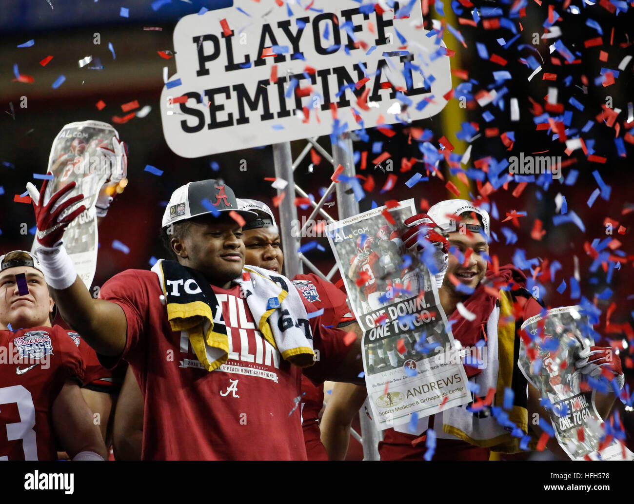 Atlanta, Florida, USA. 31. Dezember 2016. MONICA HERNDON | Times.Alabama Crimson Tide Spieler feiern nach dem Küken Fil A Peach Bowl im Georgia Dome in der Innenstadt von Atlanta auf Samstag, 31. Dezember 2016. Alabama besiegte Washington, 24 bis 7. © Monica Herndon/Tampa Bay Times / ZUMA Draht/Alamy Live News Stockfoto