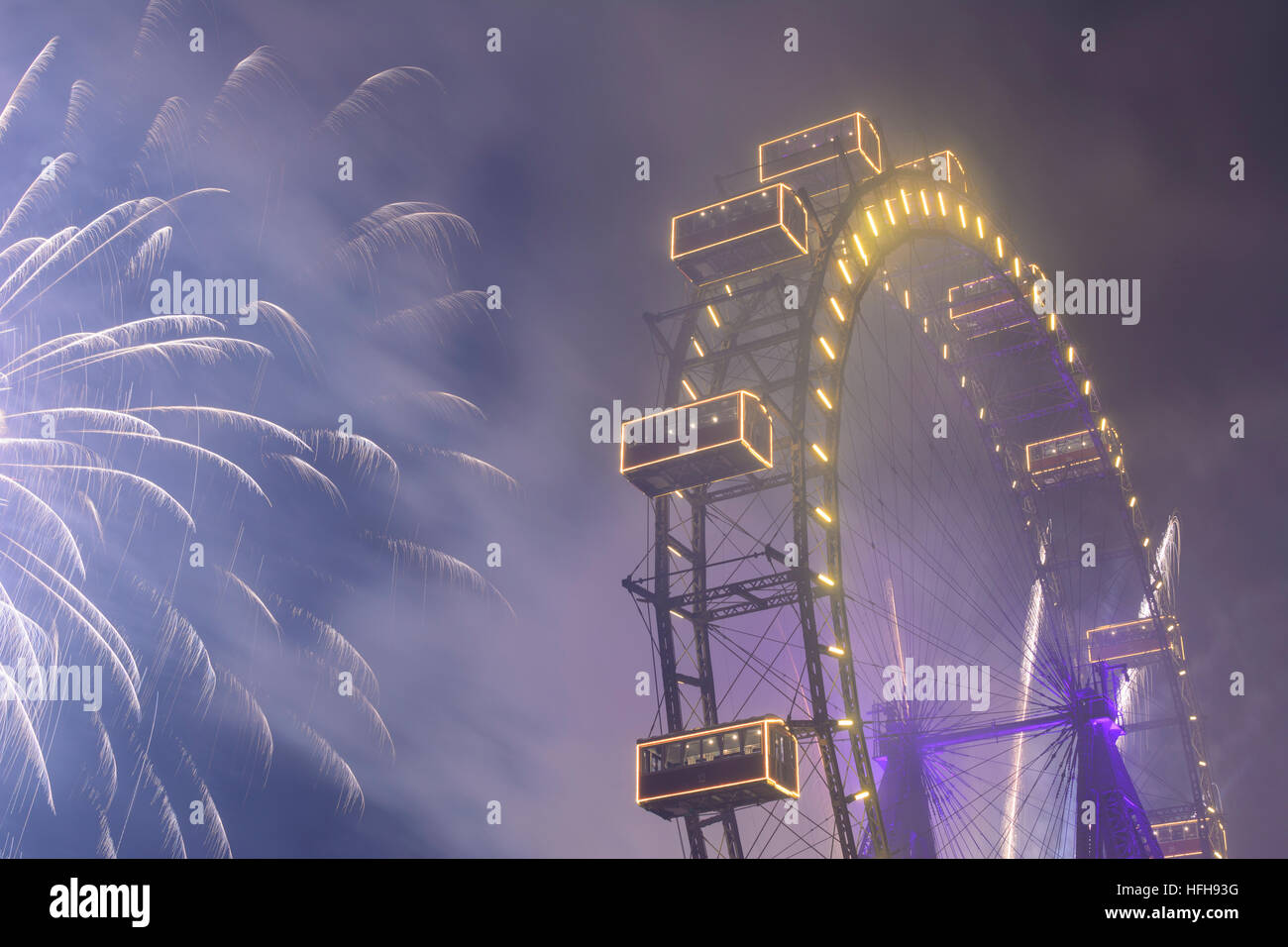 Wien, Österreich. 1. Januar 2017. Silvester-Feuerwerk am Prater Riesenrad, Wien, Österreich-Credit: Volkerpreusser/Alamy Live-Nachrichten Stockfoto