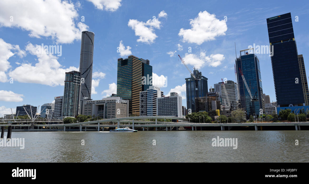 Blick auf den Brisbane CBD gesehen von den Brisbane River in South Bank Stockfoto