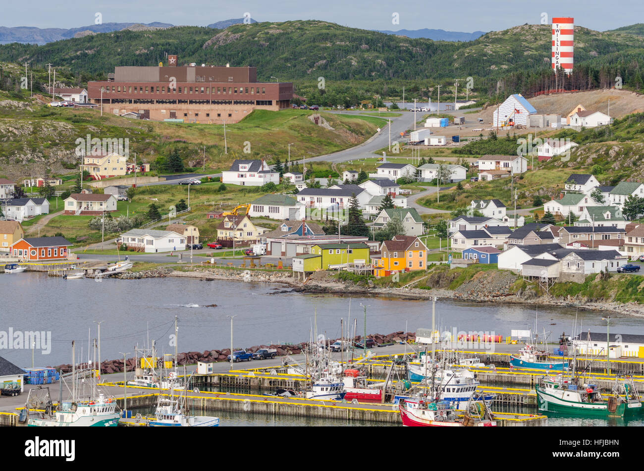 Kleinen Dorfgemeinschaft, Twillingate, Neufundland.  Angelboote/Fischerboote angedockt an der Küste in dieser Küstenstadt. Stockfoto