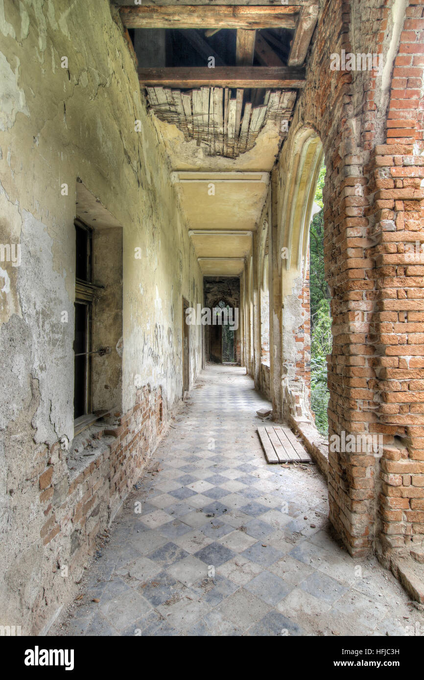 Ruinen des Gebäudes in desolatem Zustand Stockfoto