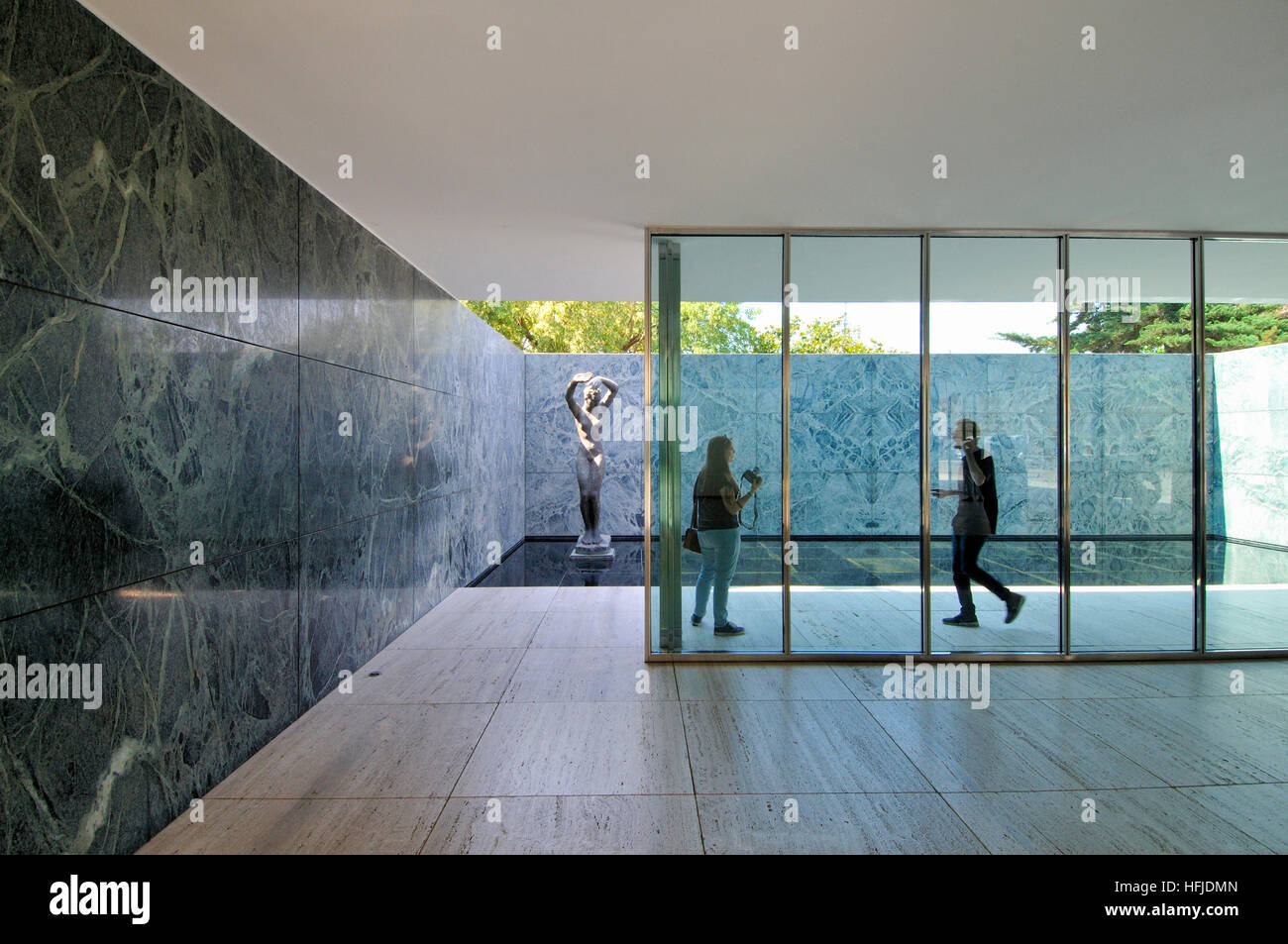 50+ Deutscher Pavillon Barcelona, Er entwarf für diesen pavillon