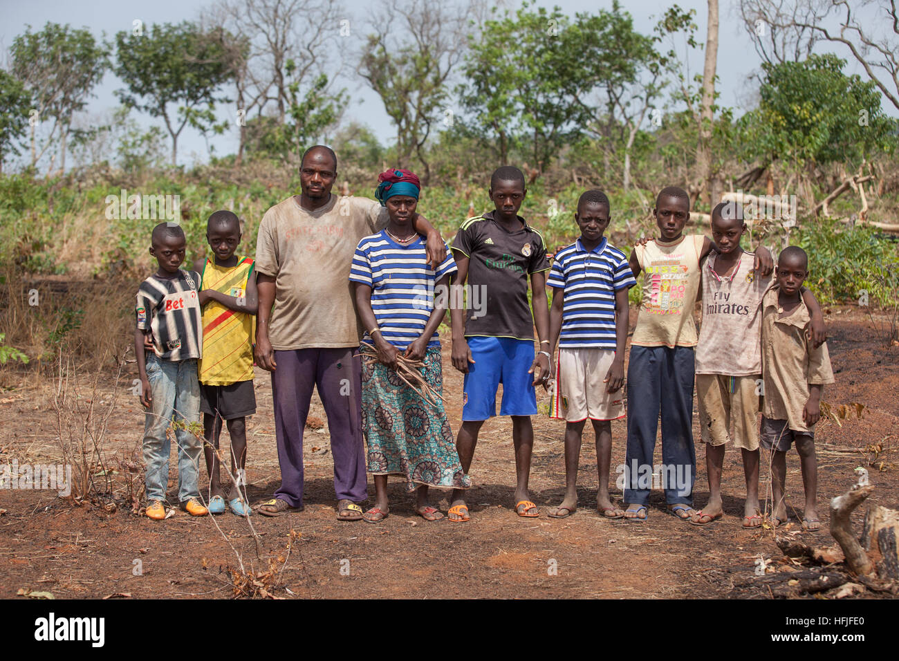 Koumban Dorf, Guinea, 2. Mai 2015. Dieser Bereich wird über die vorgeschlagene Höhe der Fomi Damm und wird in die Vertriebenen. Sékou Alama Condé Stockfoto