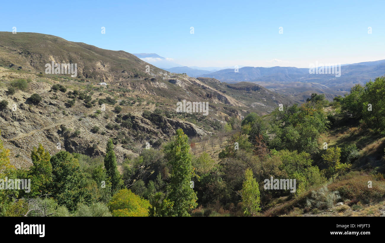Blick über Tal in den Ausläufern der Sierra Nevada, Andalusien, Spanien Stockfoto