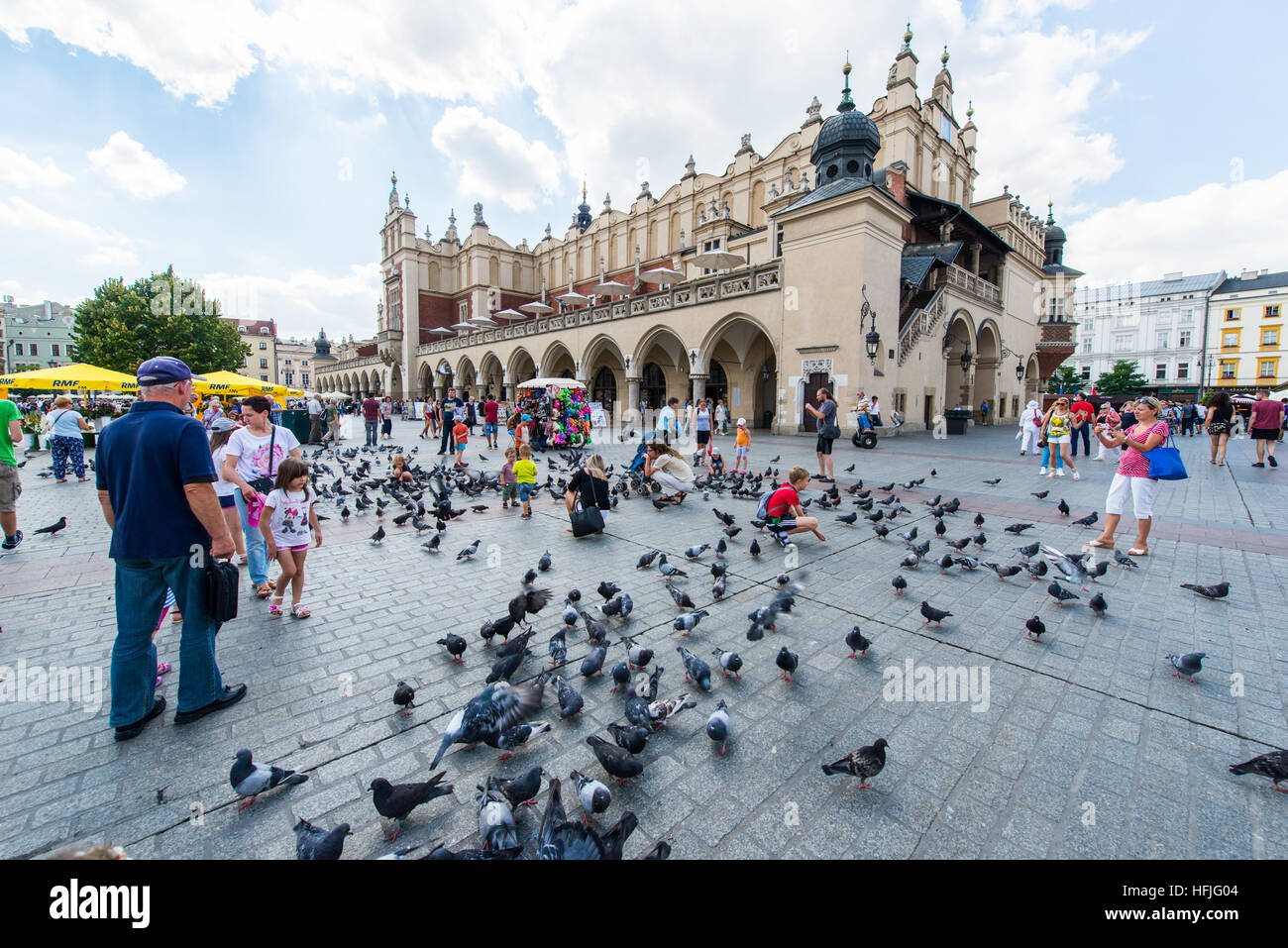 Das 13. Jahrhundert Hauptplatz der Altstadt von Krakau, ist der urbane Raum ist eine der größten mittelalterlichen Plätze Europas Stockfoto