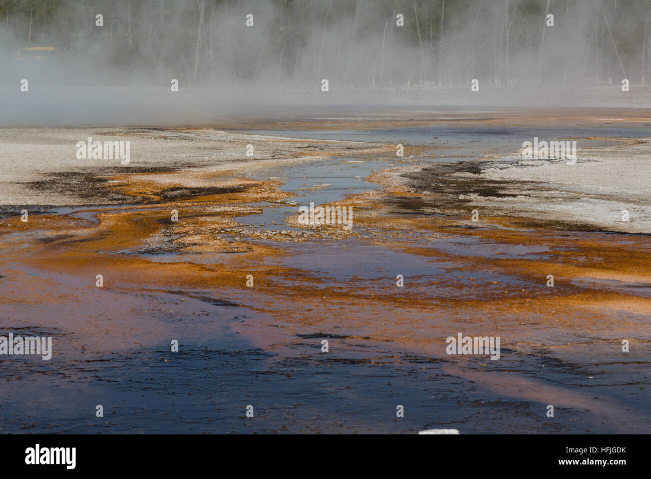 mineralische Ablagerungen schwarzen Sand Becken Stockfoto