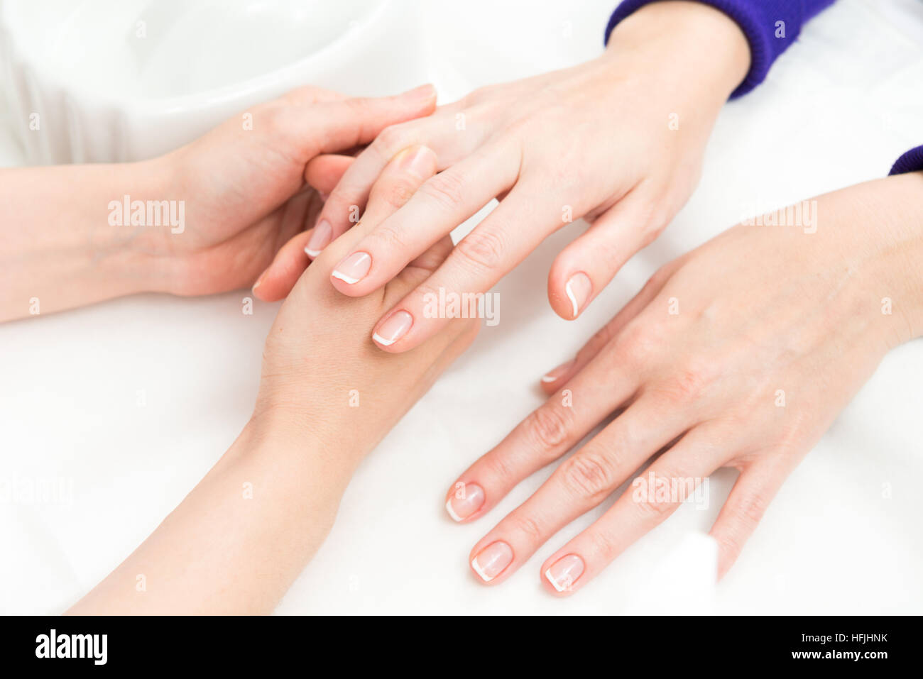 French Manicure-Prozess Stockfoto