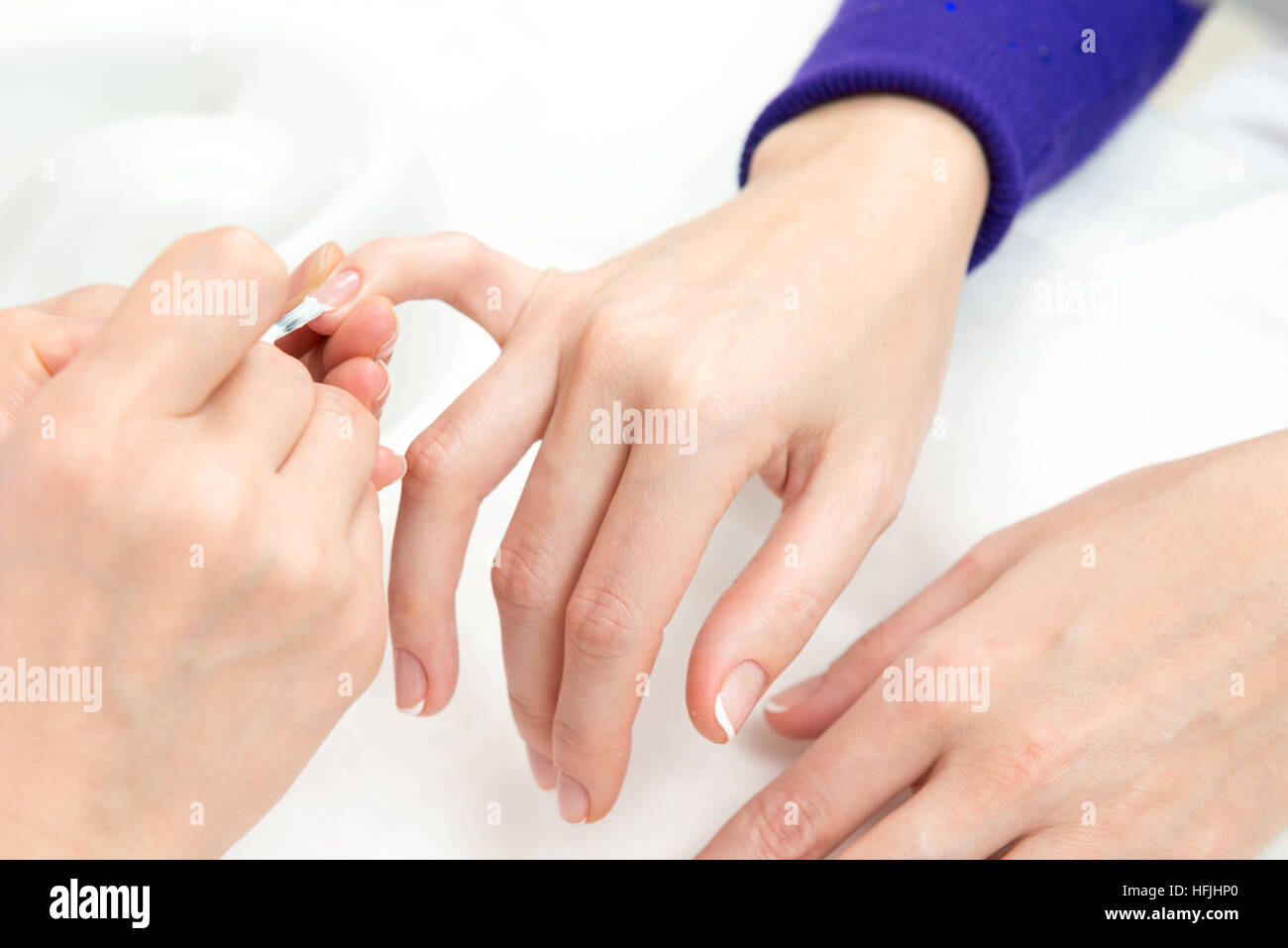 French Manicure-Prozess Stockfoto