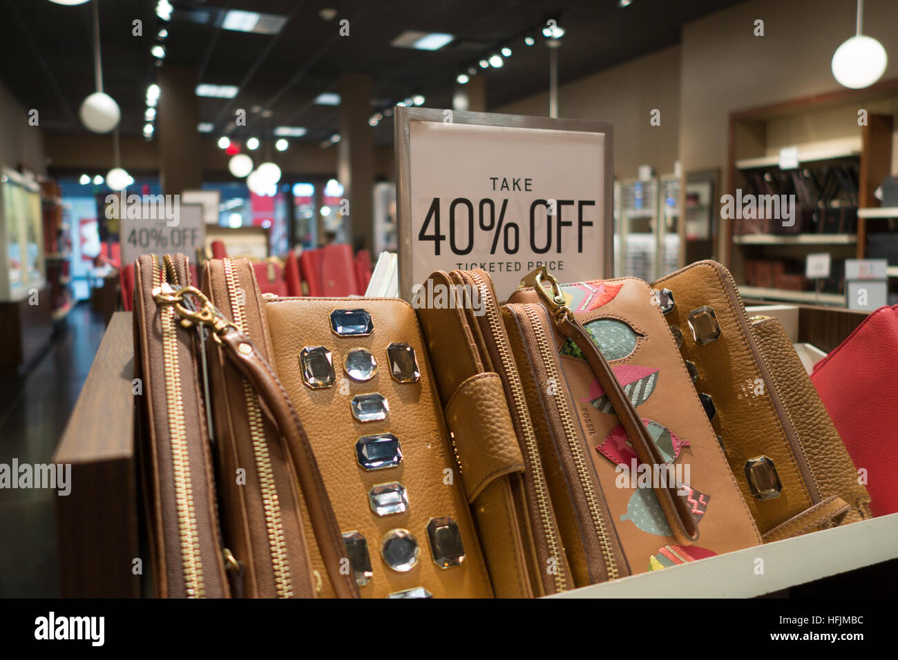 Damen Handtaschen-Verkauf im Shop Stockfoto