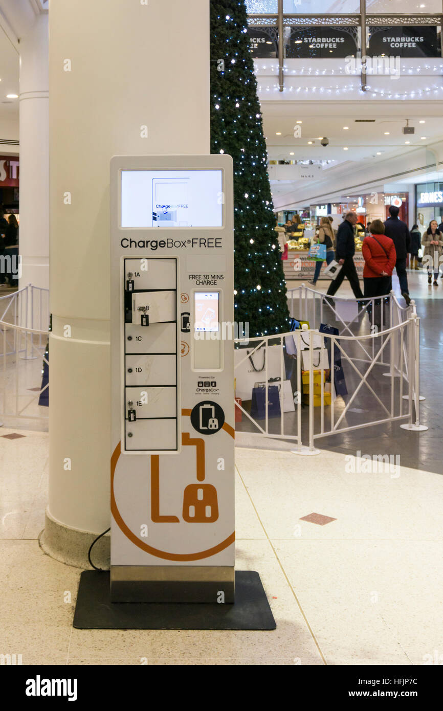 ChargeBox kostenlose mobile "Handy-Ladestation im Einkaufszentrum The Glades, Bromley. Stockfoto