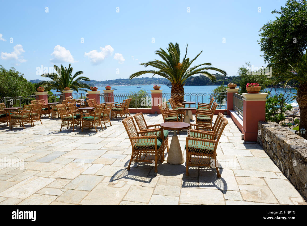 Terrasse mit Meerblick Luxus-Hotels, Korfu, Griechenland Stockfoto