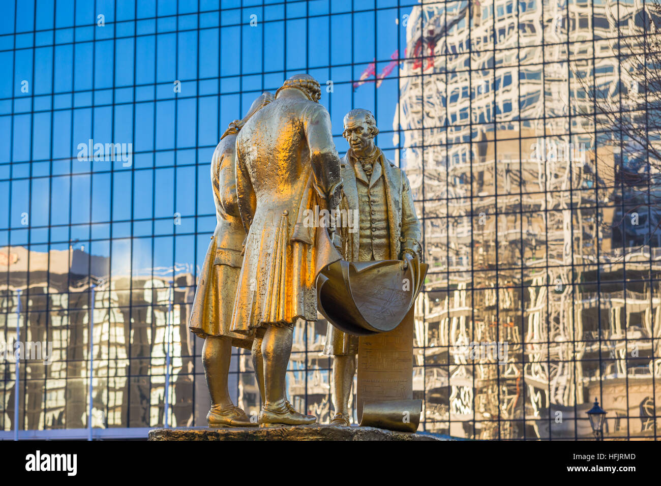 Die vergoldete Bronzestatue des Matthew Boulton, James Watt und William Murdoch, Broad Street, Birmingham UK Stockfoto