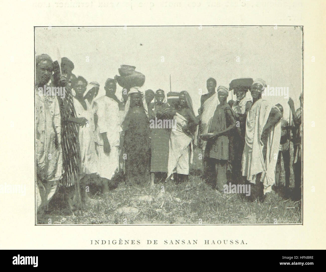 Dieses Bild von „Sur le Niger et au Pays des Touaregs“ zeigt einen Moment aus der Mission von Hourst in Westafrika und bietet Einblicke in das Volk der Touareg und die Region des Nigers, begleitet von Karten und detaillierten Illustrationen. Stockfoto