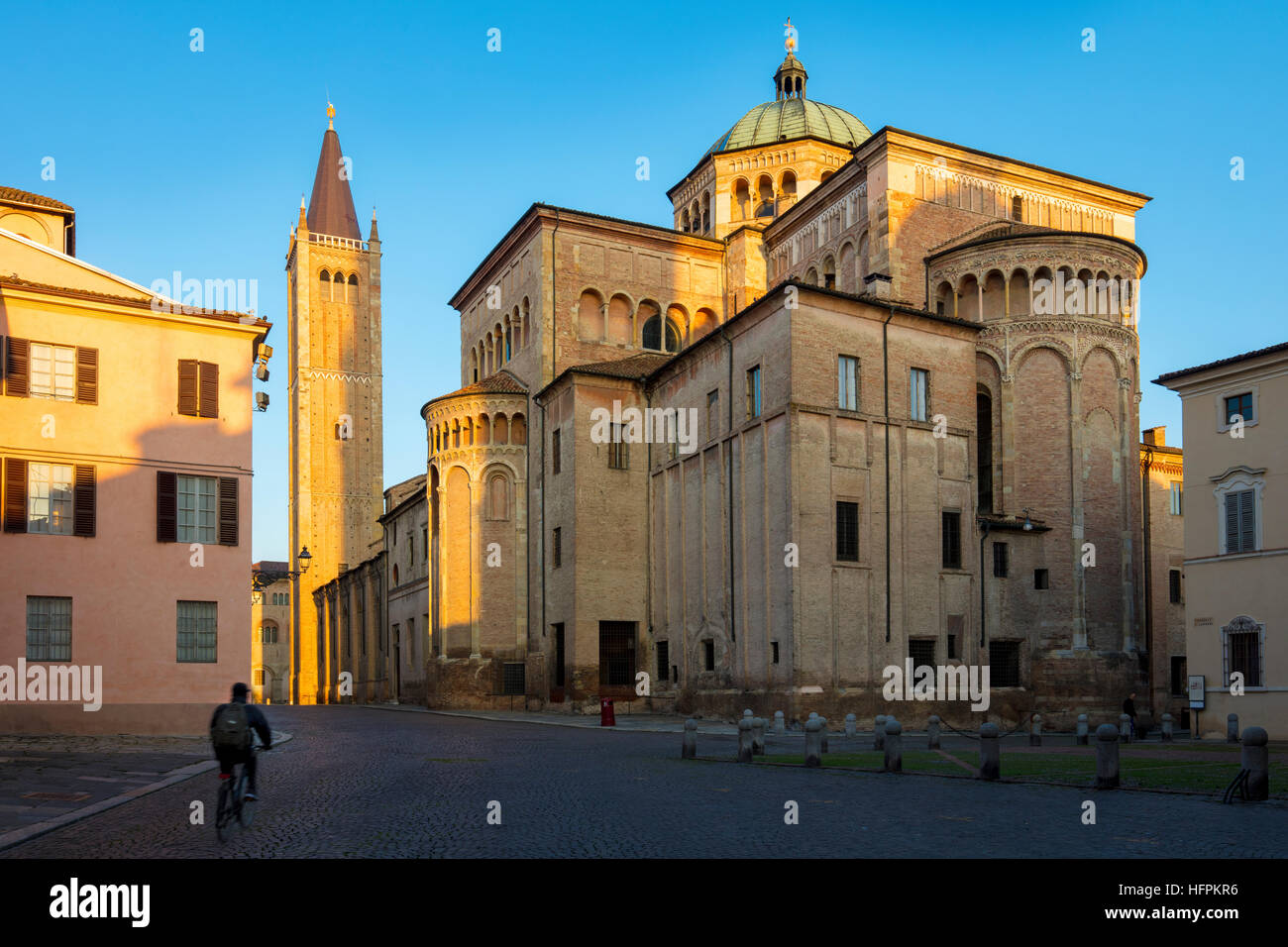 Sonnenaufgang über dem Dom, Parma, Emilia-Romagna, Italien Stockfoto