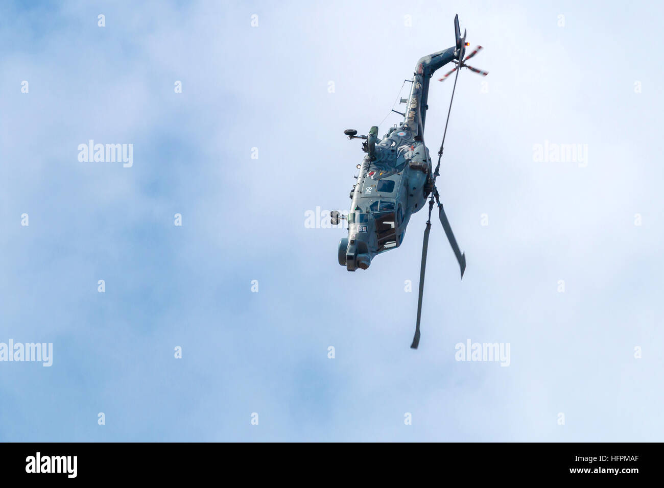 Royal Navy Augusta Westland Wildcat HMA.2 Hubschrauber, eines der Black Cats anzuzeigen Team erklingt in Southport airshow Stockfoto