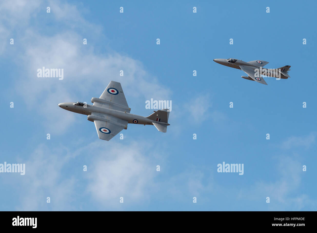Die RAF English Electric Canberra PR9 und Hawker Hunter T.7 Düsenjäger Anzeige der Menge auf der airshow Stockfoto