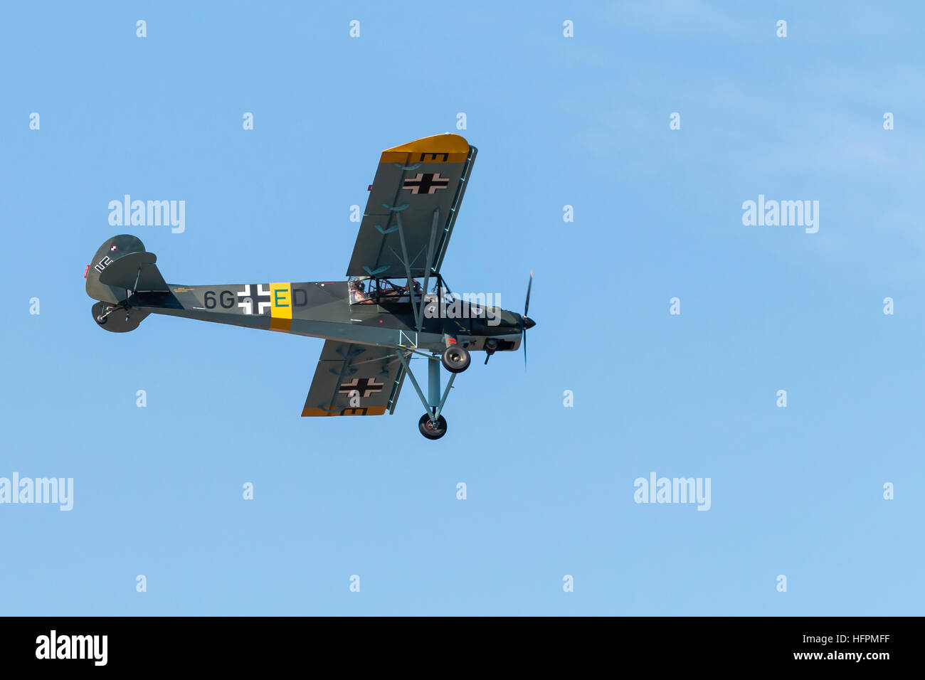 Deutsche WWII Slepcev Storch landen am Strand von Southport Airshow wird vorbereitet Stockfoto