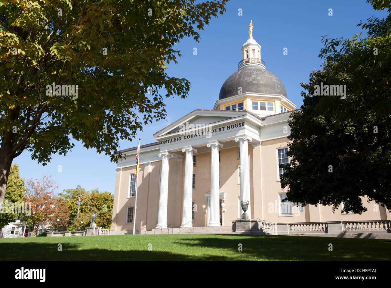 CANANDAIGUA, NEW YORK - 11. Oktober 2016: The Ontario County Courthouse in Canandaigua im US-Bundesstaat New York befindet. Stockfoto