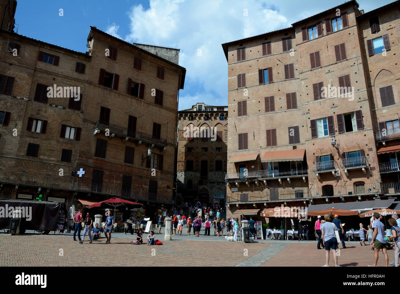 Siena, Italien - 8. September 2016: Piazza del Campo Platz in der Altstadt von Siena in der Toskana, Italien. Nicht identifizierte Personen sichtbar. Stockfoto