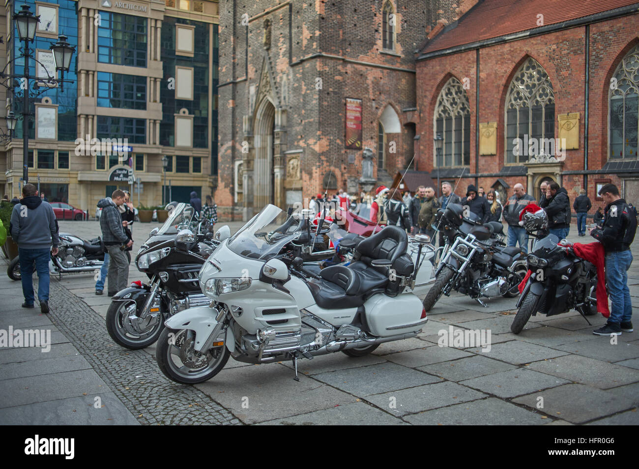 Gruppe der Motorräder und Motorradfahrer Breslauer Altmarkt Stockfoto