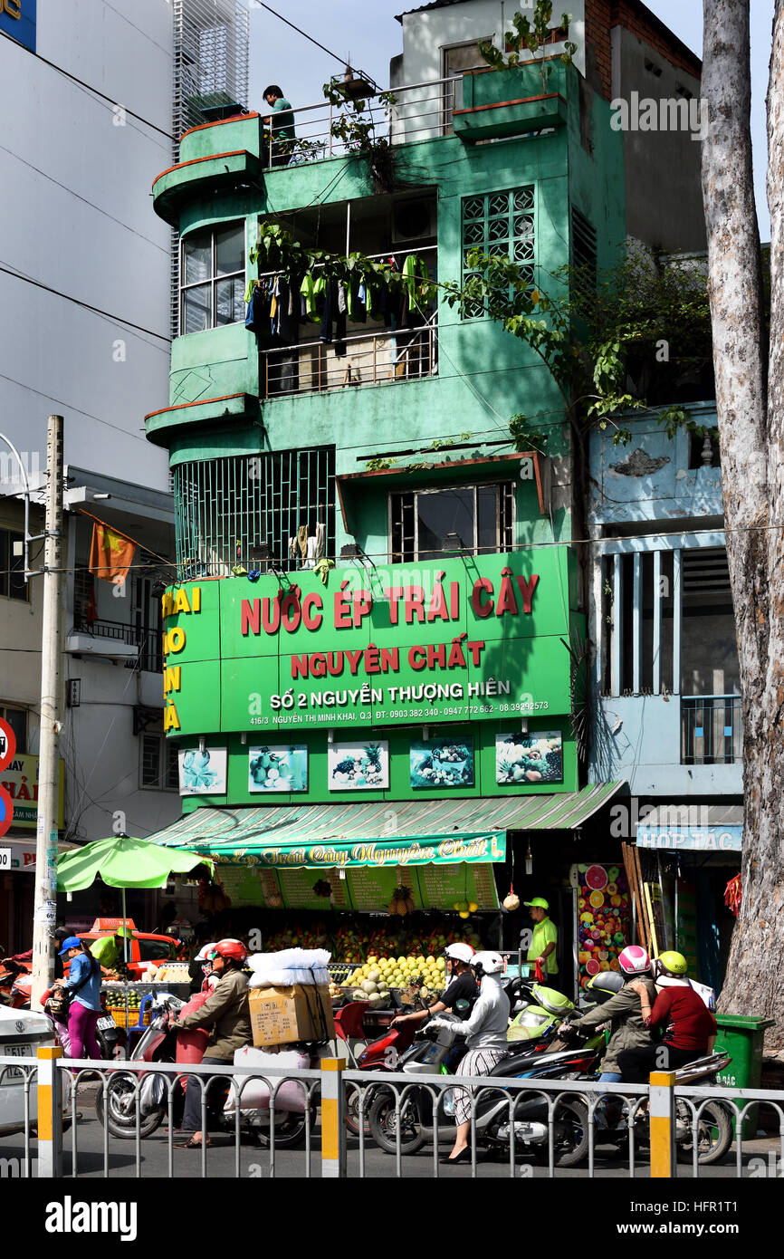 Rush Hour Pendler Auto taxis Motorroller Motorräder Pham Viet Chanh Straße - Nga Sau Cong Hoa Ho Chi Minh City (Saigon), Vietnam Stockfoto