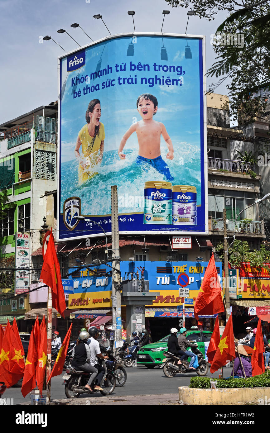 Rush Hour Pendler Auto taxis Motorroller Motorräder Pham Viet Chanh Straße - Nga Sau Cong Hoa Ho Chi Minh City (Saigon), Vietnam Stockfoto