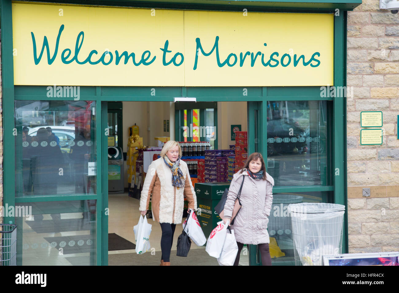 Morrisons Supermarkt Laden Geschäft im Dorf Ramsbottom, Lancashire, England Stockfoto