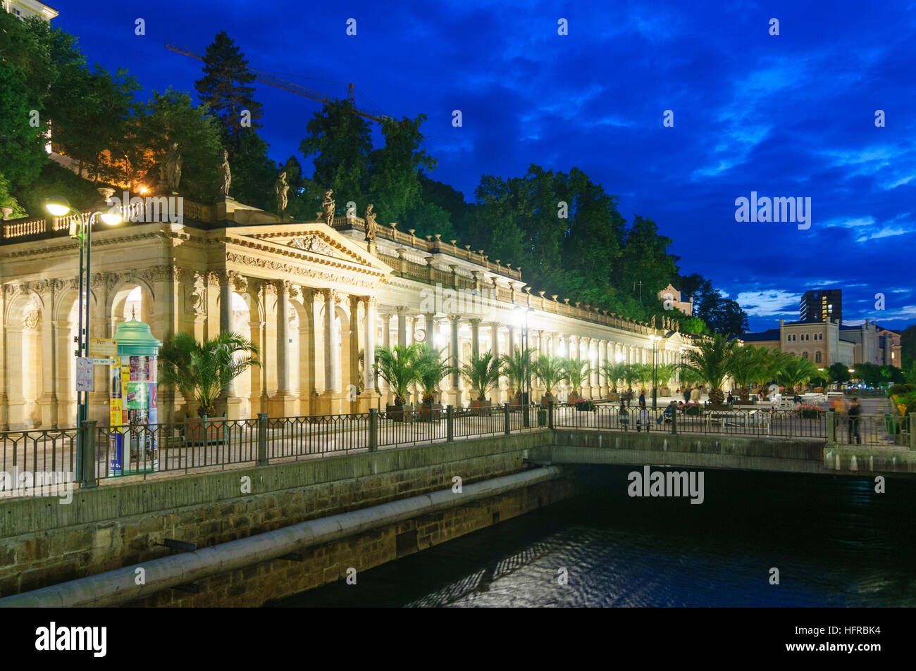 Karlovy Vary (Karlsbad): Mühlbrunnen Kolonnade am Tepla Fluss (Stift), Repu-, Karlsbader Region, Region Karlovy Vary, Tschechische Stockfoto