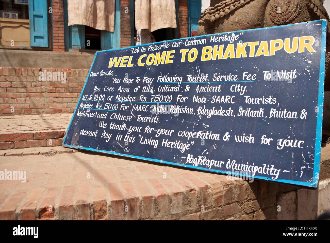 Herzlich Willkommen Sie in Bhaktapur Zeichen Nepal handgefertigte lokalen touristischen Tourismus Stockfoto