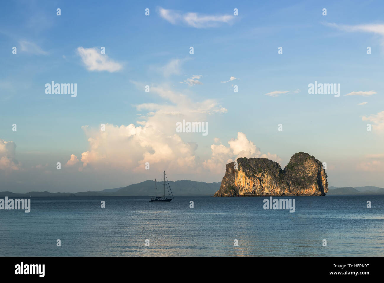 Boot und Koh Ma Insel, Provinz Krabi, Thailand Stockfoto