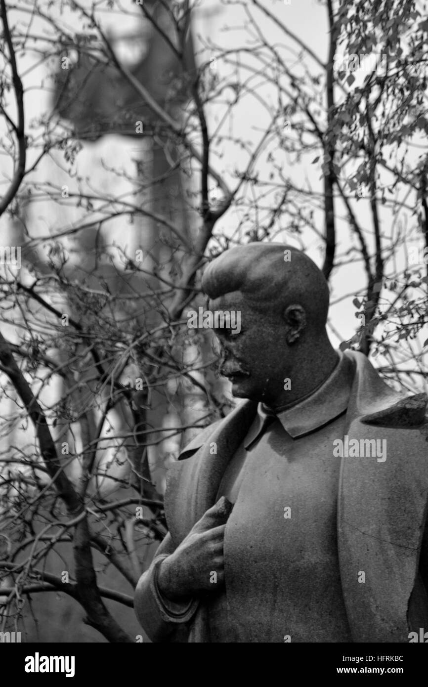 Die zerbrochene Statue von Stalin im Garten des gefallenen Helden der Moskau, Russland Stockfoto