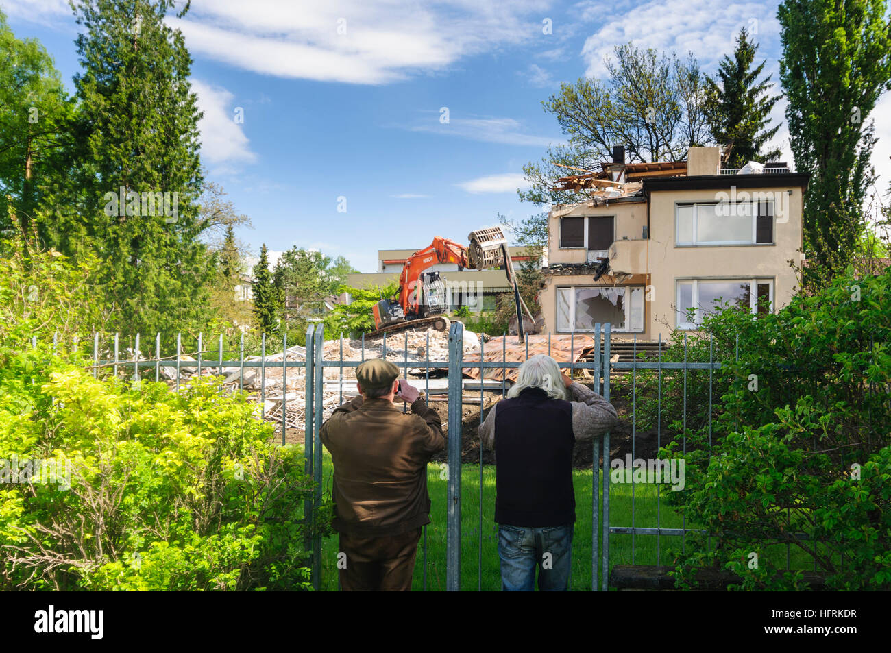 Konstanz, Constance: Bewohner fotografiert den Abriss eines Einfamilienhauses, Bodensee, Bodensee, Baden-Württemberg, Deutschland Stockfoto