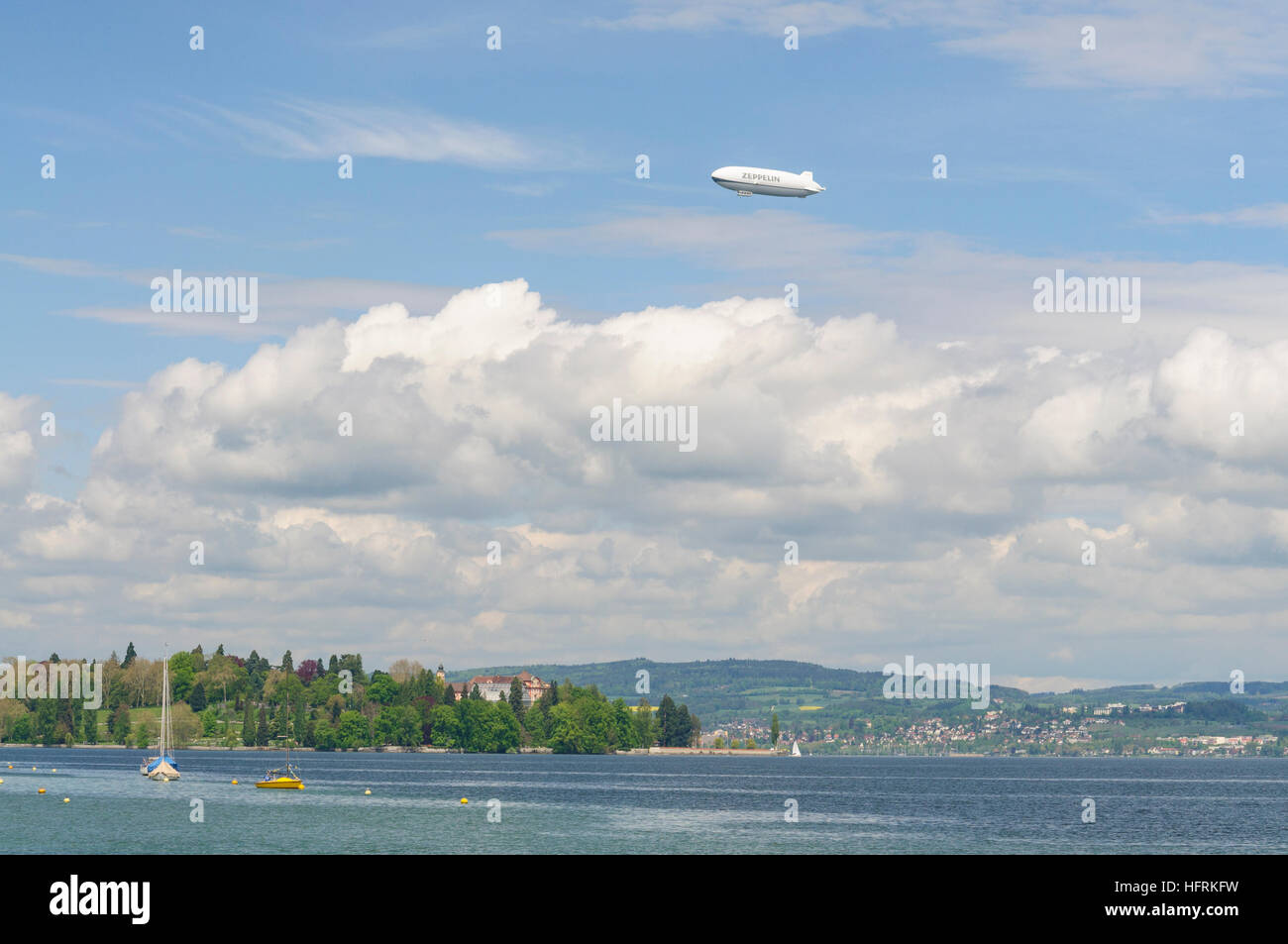 Konstanz, Constance: Zeppelin NT über die Insel Mainau, Bodensee, Bodensee, Baden-Württemberg, Deutschland Stockfoto