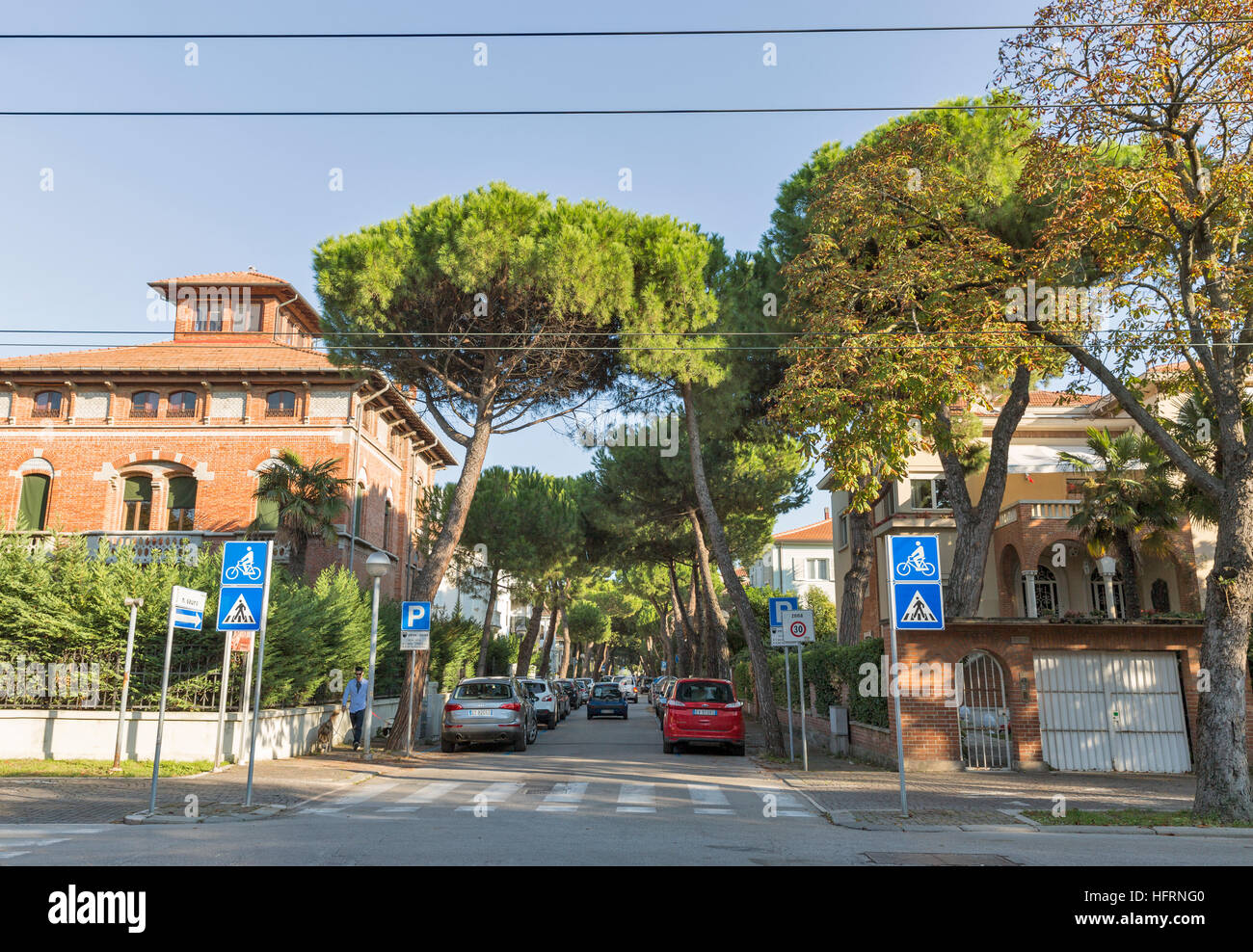 Prinz Amedeo Avenue alte Architektur. Rimini ist eines der bekanntesten Urlaubsorte der Adria in Europa. Stockfoto