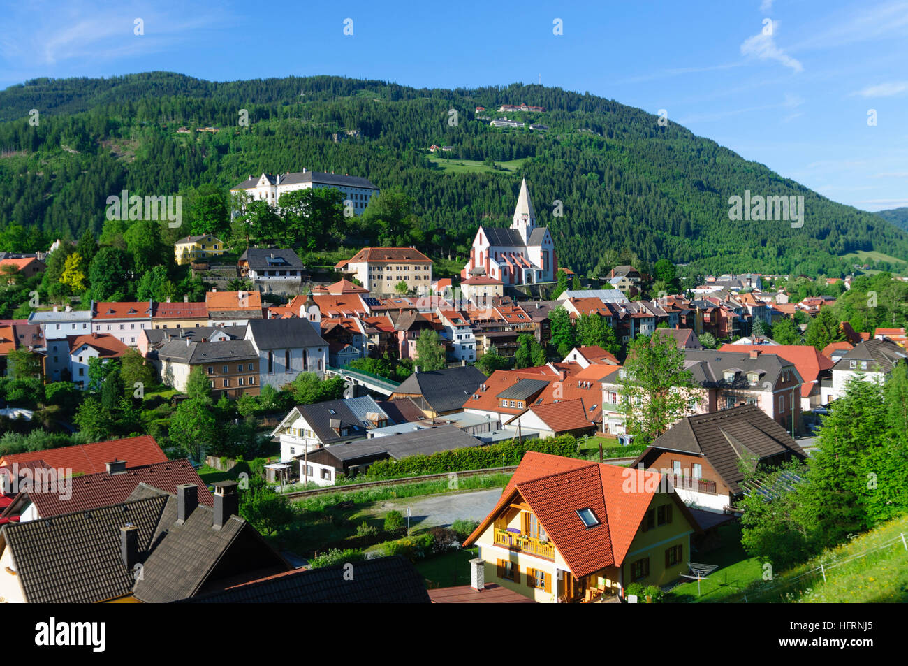 Murau: Burg, Stadt Pfarrei Kirche St. Matthäus und der Altstadt entfernt, Murtal, Steiermark, Steiermark, Österreich Stockfoto