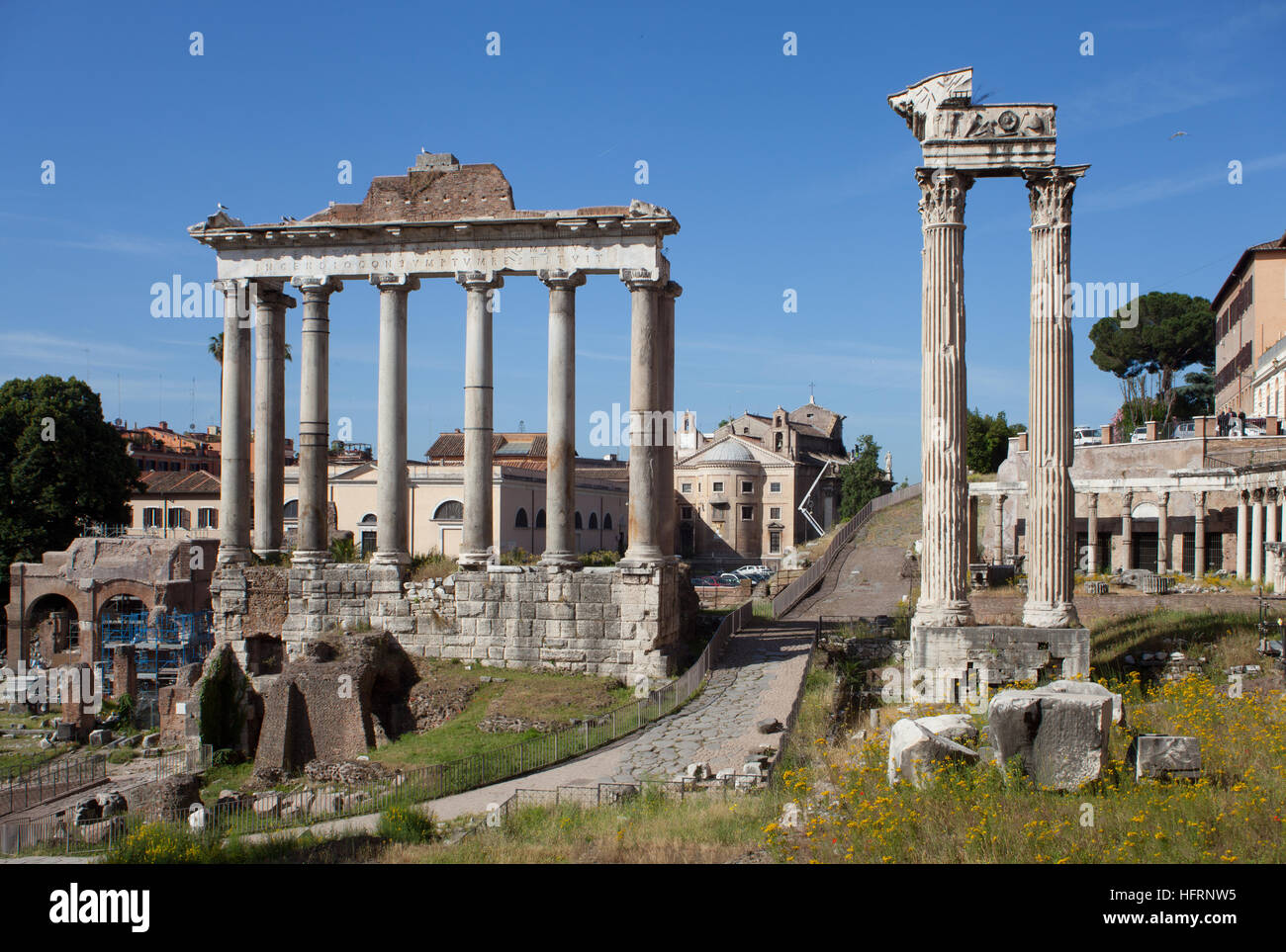 Der Tempel des Saturn, Forum Romanum. Rom, Italien. Stockfoto