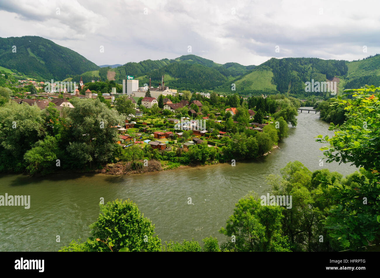 Leoben: Gösser Brauerei, Fluss Mur, Obere Steiermark, Steiermark, Steiermark, Österreich Stockfoto