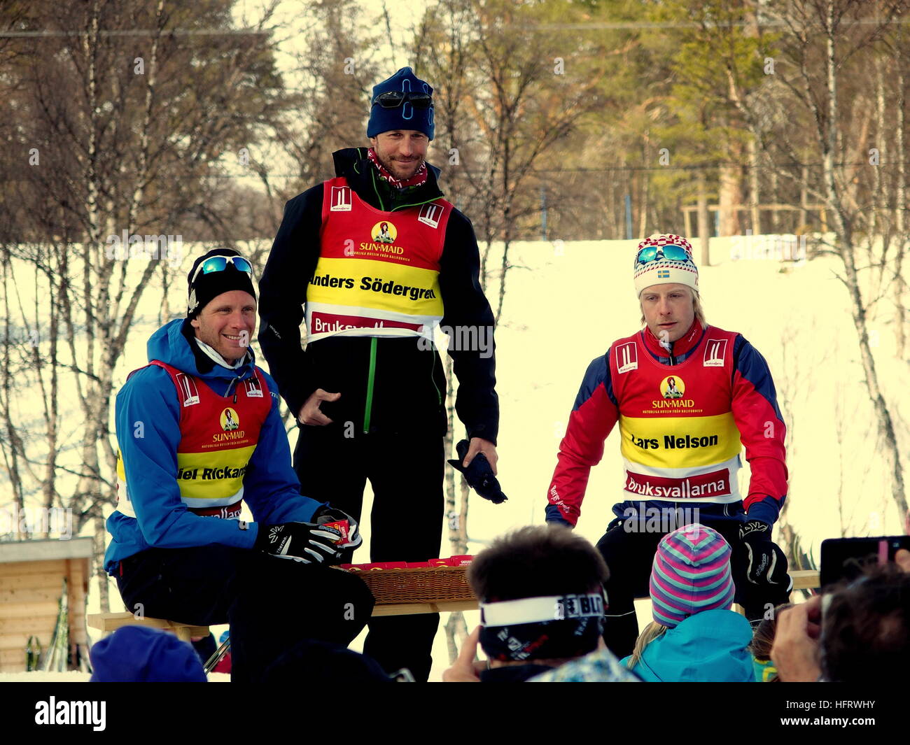 Preisverleihung an einen Ski competin fo Kinder in Bruksvallarna April 2015, Schweden mit Anders Södergren, Richardsson, Lars Nelson Stockfoto