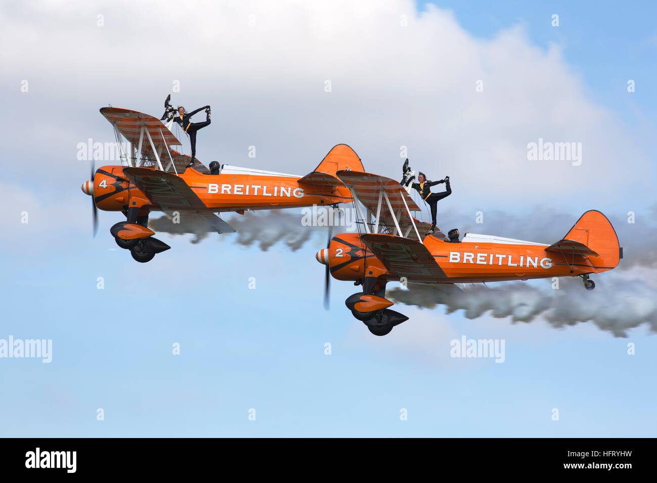 Breitling Wingwalker erklingt in Abingdon Luft & Land zeigen. Stockfoto