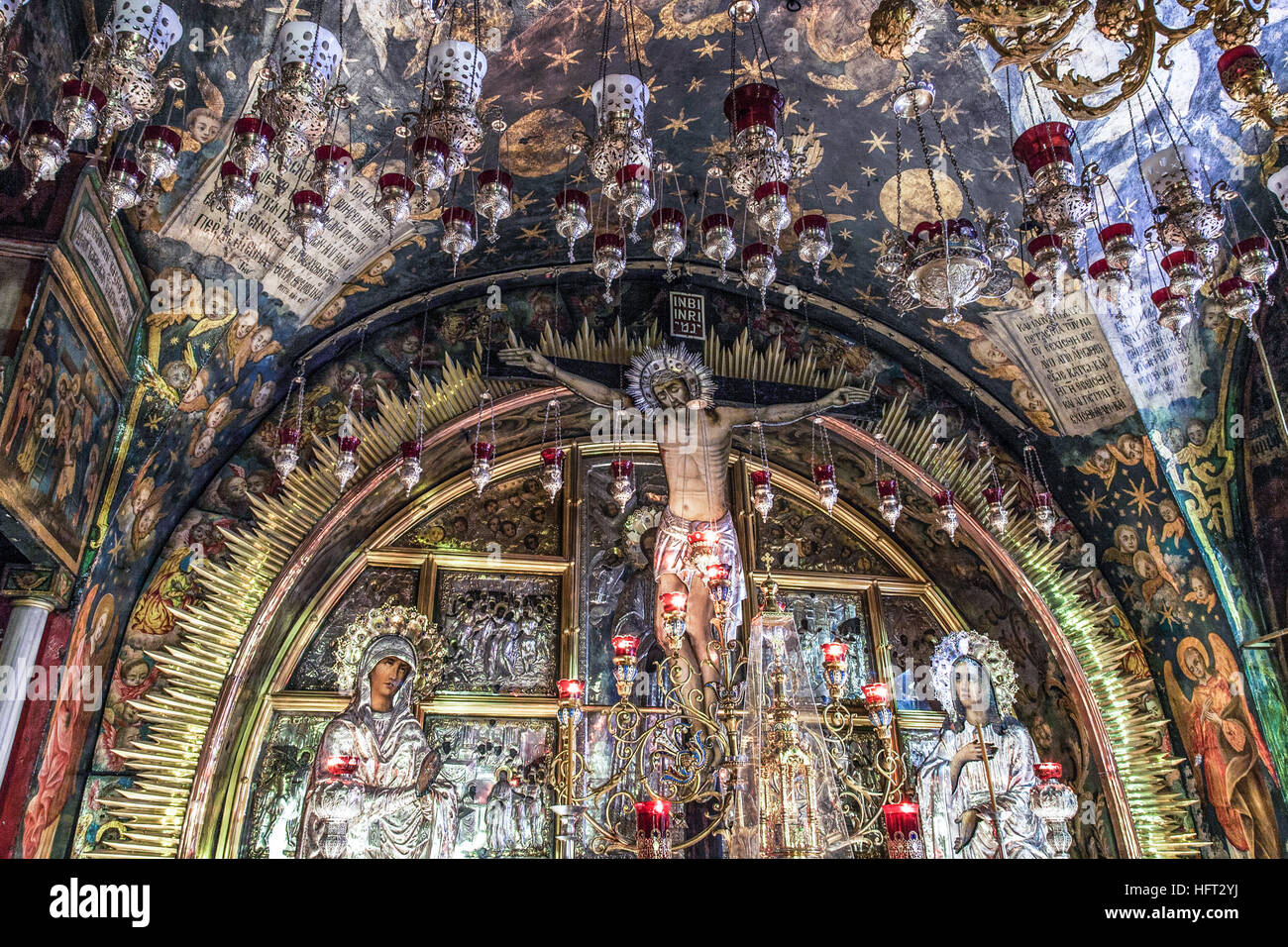 Kreuzigung Altar, XII-Station der Via Dolorosa, auch bekannt als griechische Kalvarienberg in der Kirche des Heiligen Grabes in Jerusalem. Stockfoto