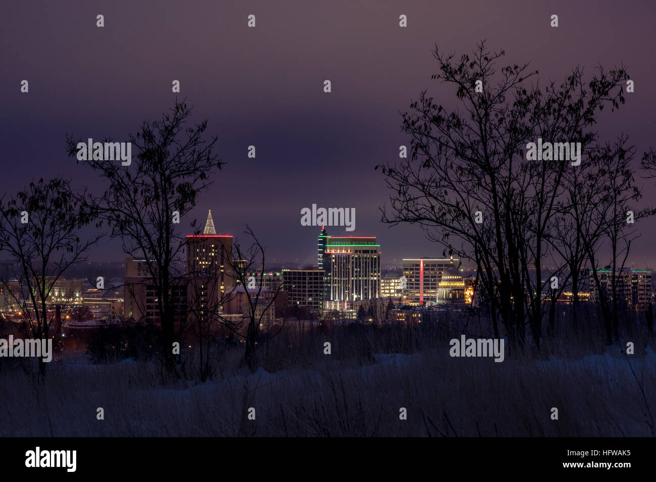 Boise-Ausläufern und die Skyline der Stadt im Winter mit Schnee auf dem Boden Stockfoto