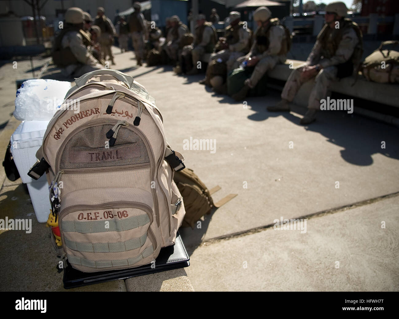 081111-N-6932B-003 SAN DIEGO (11., 2008) trafen sich die Männer und Frauen der maritimen Expeditionary Sicherheit Squadron (MESRON) 1, die Navy und Coast Guard Reserve Einheiten aus allen Teilen der Vereinigten Staaten besteht in San Diego im September zur Vorbereitung der Bereitstellung kritischer Küsten- und küstennahen Gebiete des Irak und Kuwait. (Foto: U.S. Navy Mass Communication Specialist 1. Klasse R. Jason Brunson/freigegeben) U.S. Navy 081111-N-6932B-003 die Männer und Frauen der maritimen Expeditionary Sicherheit Squadron (MESRON) 1, der Navy und Coast Guard Reserve-Einheiten umfasst Stockfoto