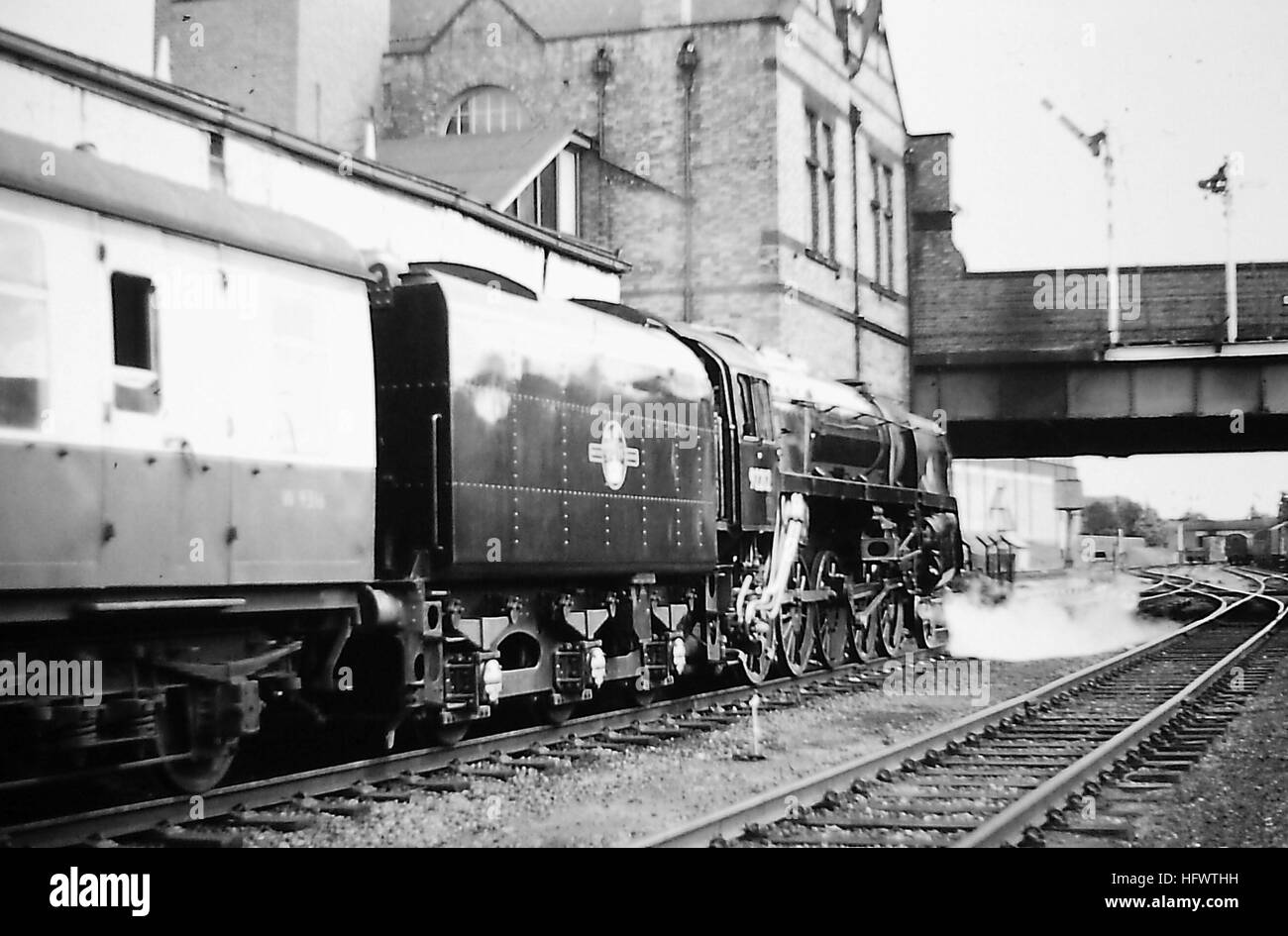 BR Standard Class 9F 92212 anschickt, Loughborough zu verlassen Stockfoto