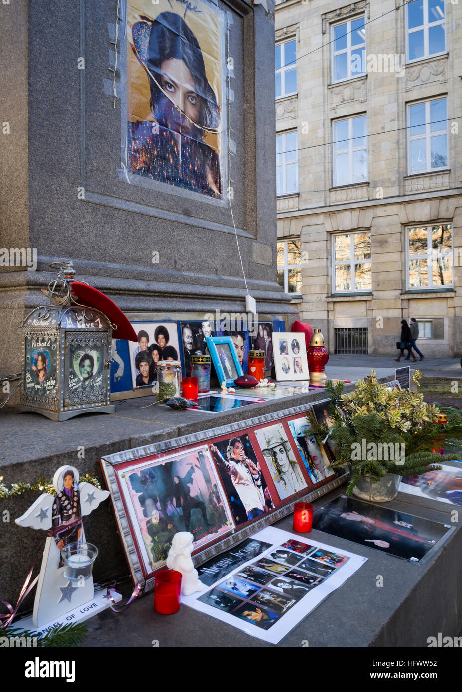 München, Deutschland 29. Dezember 2016 VotivKerzen, Bilder und Erinnerungsstücke an den