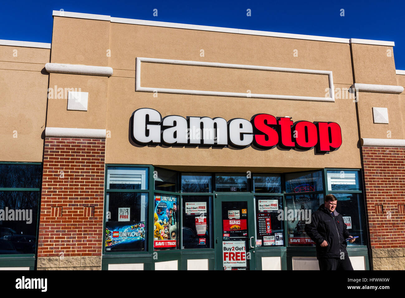Lafayette - ca. Dezember 2016: GameStop Strip Mall Lage. GameStop ist ein Videospiel und Elektronik Händler IV Stockfoto