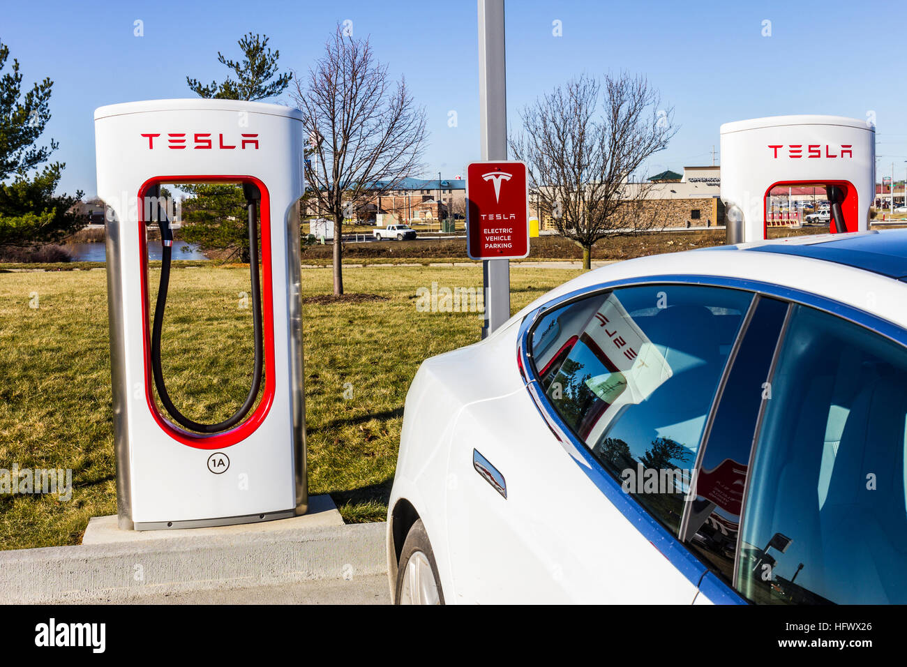 Lafayette - ca. Dezember 2016: Tesla Kompressor-Station. Der Kompressor bietet Aufladen von Elektrofahrzeugen Modell S und Modell X IX Stockfoto