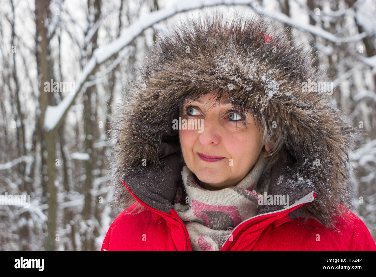 Portrait einer älteren Frau im winter Stockfoto