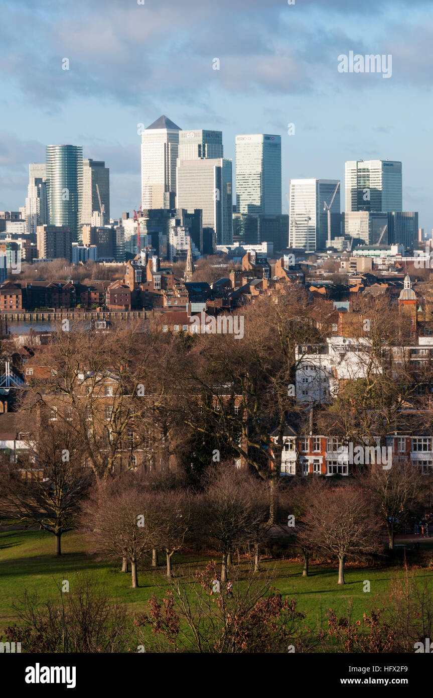 Canary Wharf in Londons Docklands vom Greenwich Park aus gesehen. Stockfoto