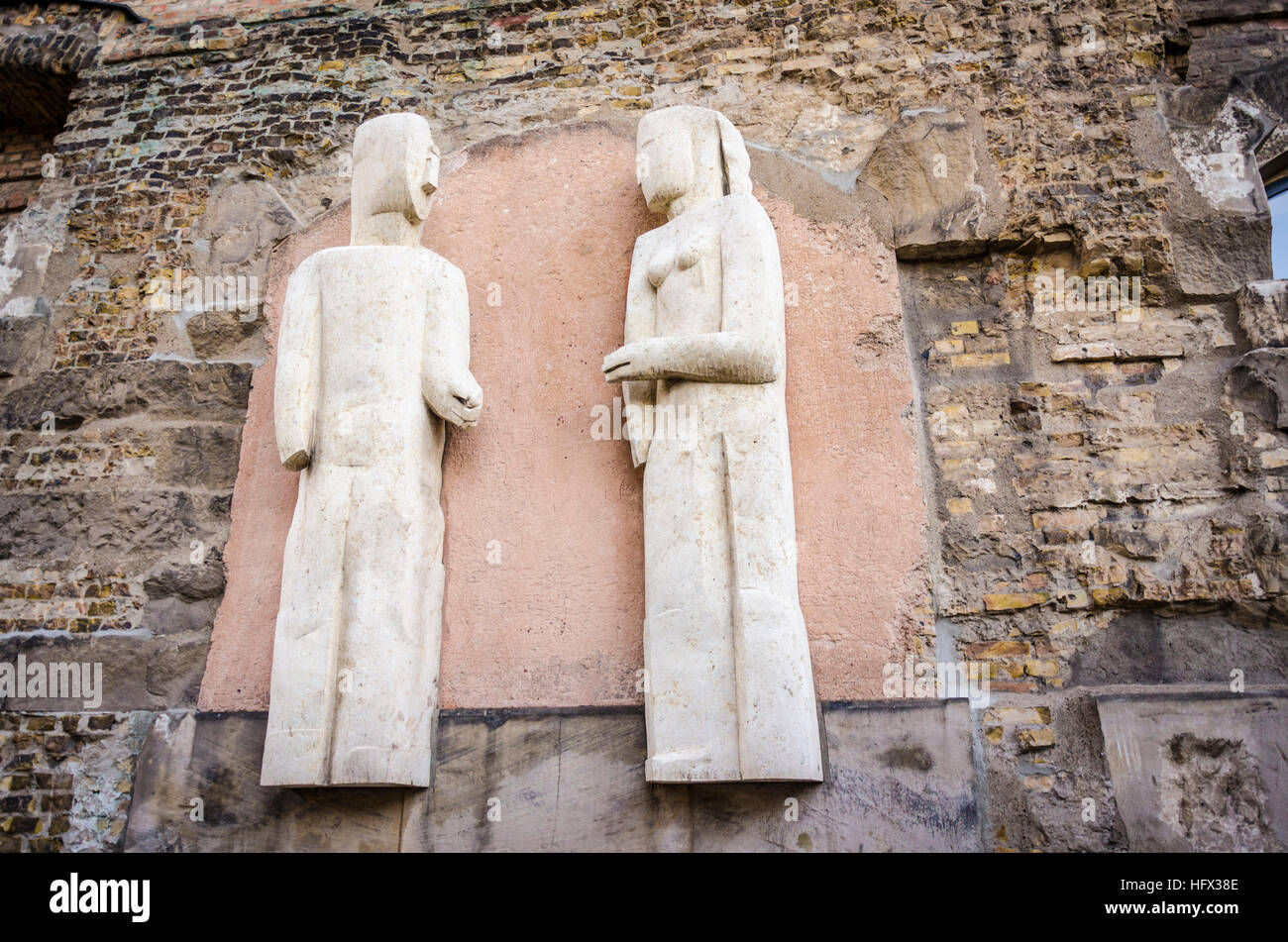 Statuen außerhalb Kaiser-Wilhelm-Gedächtniskirche Kaiser-Wilhelm-Gedächtnis-Kirche. Berlin, Deutschland Stockfoto